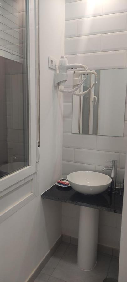 Hostal Petite Maman Madrid Dış mekan fotoğraf