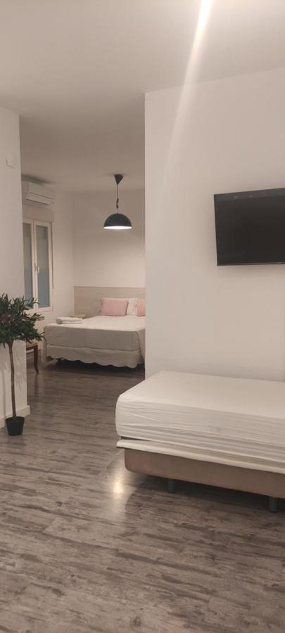 Hostal Petite Maman Madrid Dış mekan fotoğraf