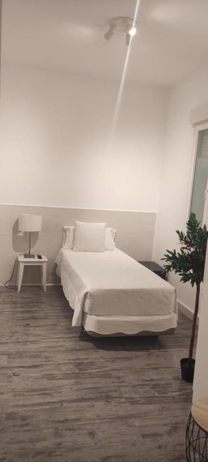 Hostal Petite Maman Madrid Dış mekan fotoğraf