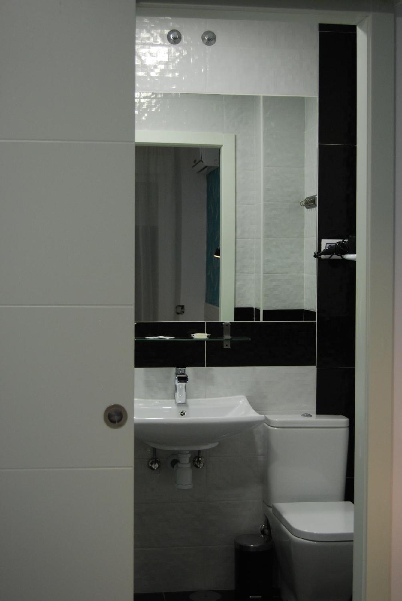 Hostal Petite Maman Madrid Oda fotoğraf