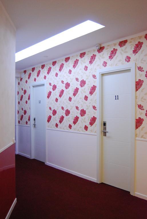 Hostal Petite Maman Madrid Dış mekan fotoğraf