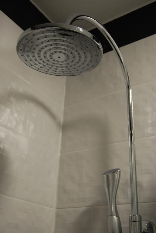 Hostal Petite Maman Madrid Dış mekan fotoğraf