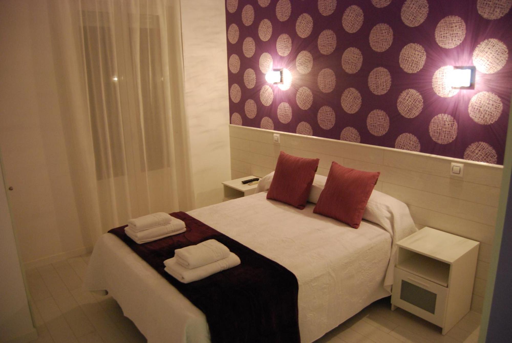 Hostal Petite Maman Madrid Dış mekan fotoğraf