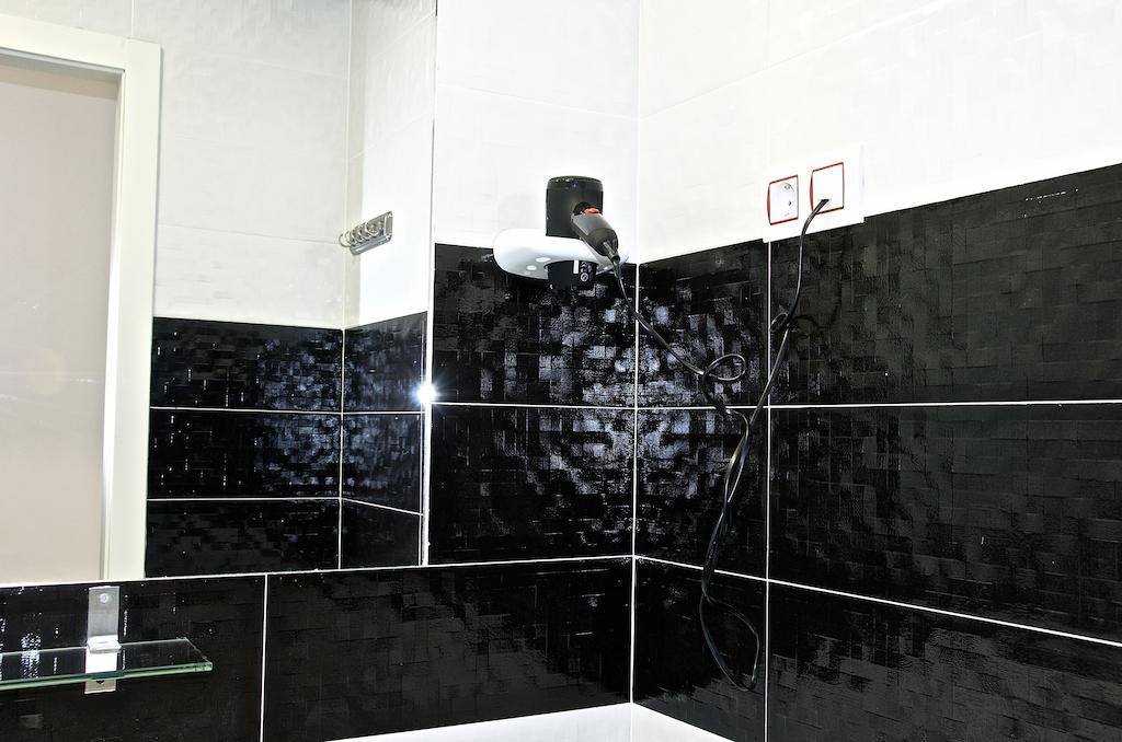 Hostal Petite Maman Madrid Dış mekan fotoğraf