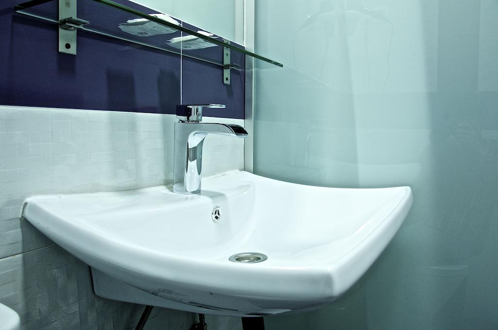 Hostal Petite Maman Madrid Dış mekan fotoğraf