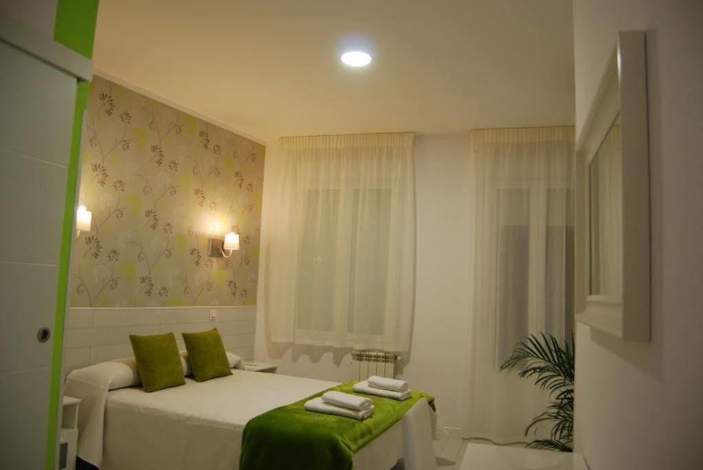 Hostal Petite Maman Madrid Dış mekan fotoğraf