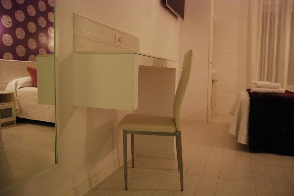 Hostal Petite Maman Madrid Dış mekan fotoğraf